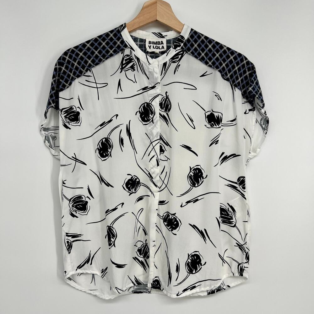 Bimba Y Lola Blouse Top Womens XS Black White Floral 1/2 Button Short Sleeve